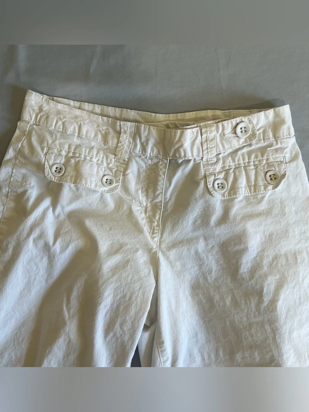 Petite Sophisticate White Capris with Button Flaps - Size 6P